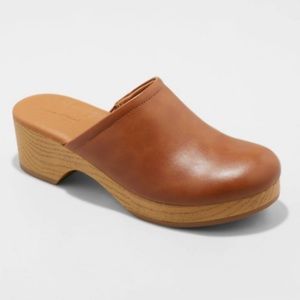 Universal Thread Platform clogs